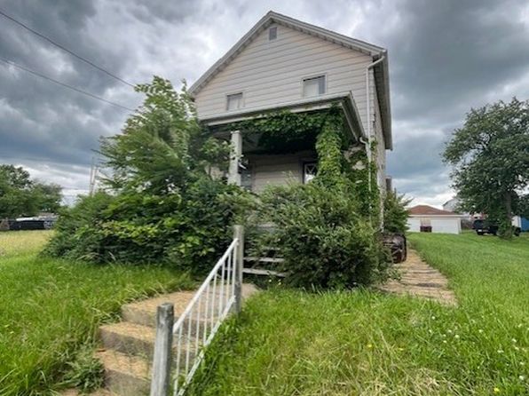 641 Fruit Ave, Farrell, PA 16121