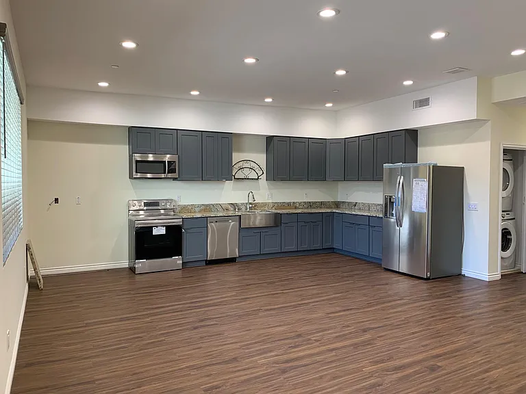 4730 Mission Bay Dr #F — Photo 23
