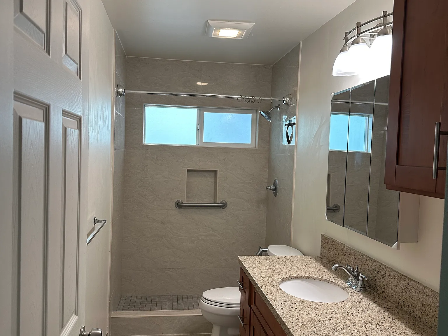 3 bed, 1300 sqft, $3,000 — Photo 4