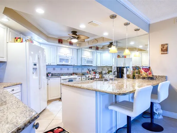 700 Island Way APT 206, Clearwater, FL 33767