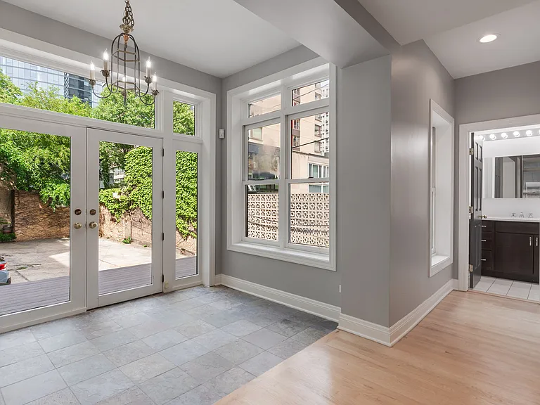 416 W Surf St #101 — Photo 2