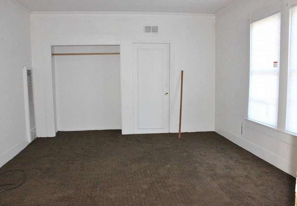2nd image of 2405 Laurel St