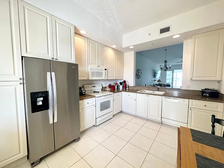 3 Harbour Isle Dr #306 — Photo 8