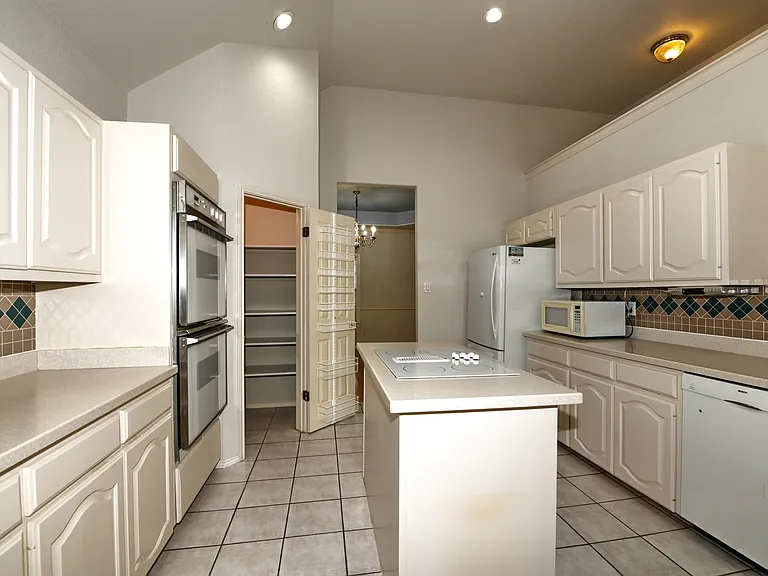 1615 Hawks Tree Ln — Photo 25