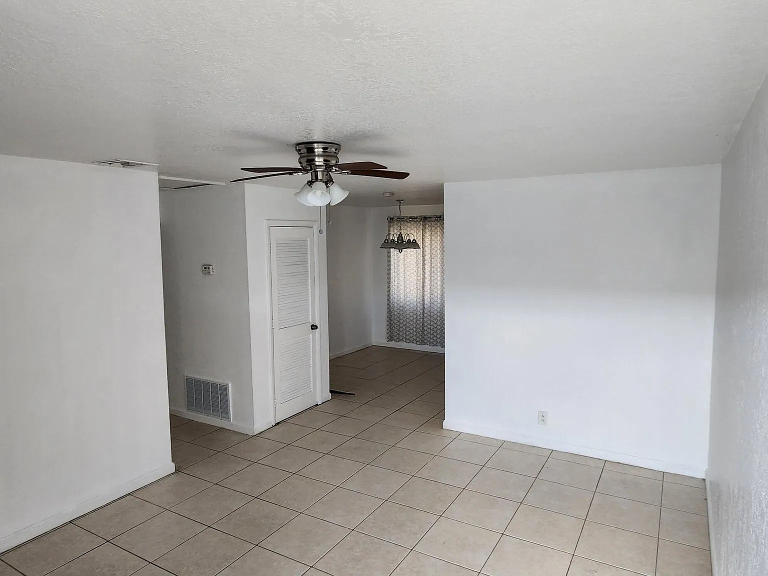 2 bed, 1.0 bath, 3412 sqft, $1,750 — Photo 3