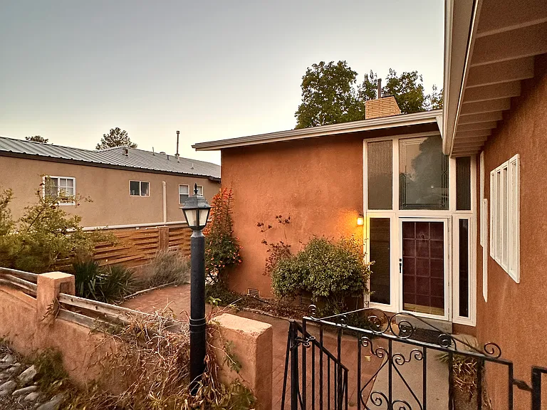 519 Bryn Mawr Dr SE — Photo 1
