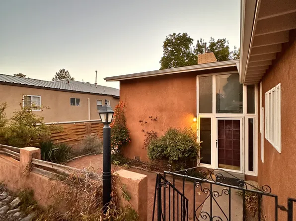 519 Bryn Mawr Dr SE, Albuquerque, NM 87106