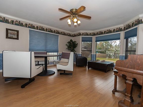 4th image of 4102 Green Valley Dr