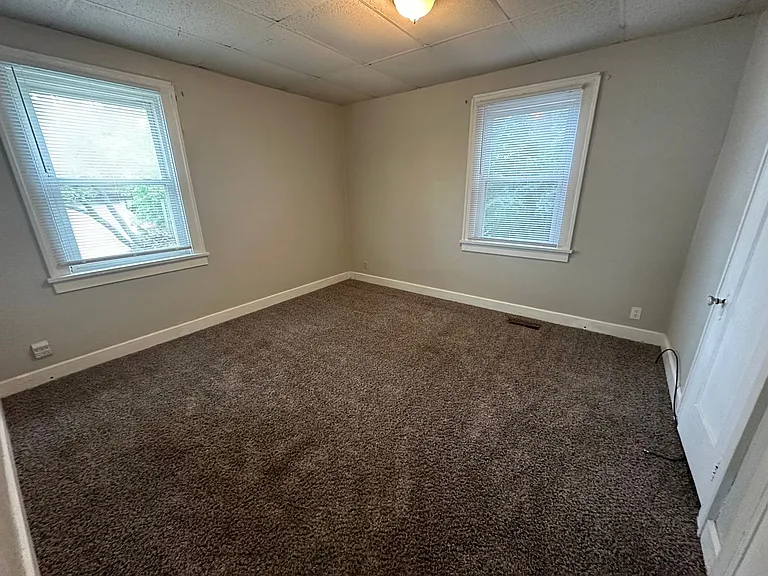 1122 W Rex St — Photo 5