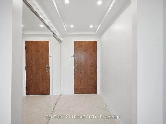 3rd image of 24 Hanover Rd #404