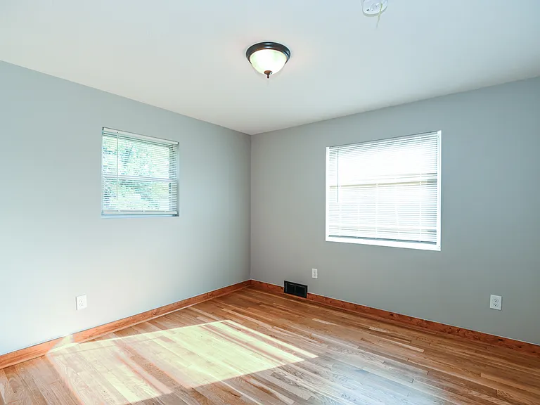 406 Irwin Ln — Photo 19