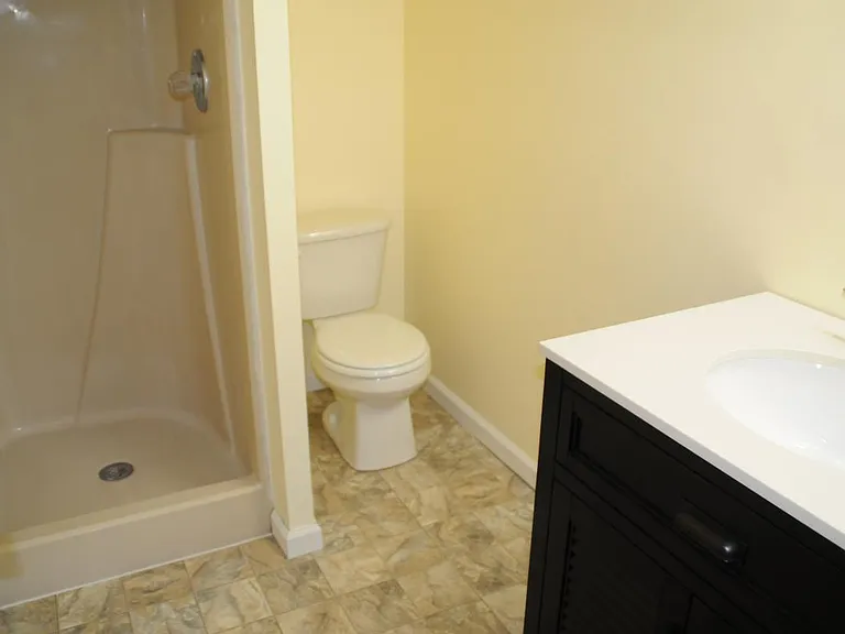 2nd Bathroom (Master)