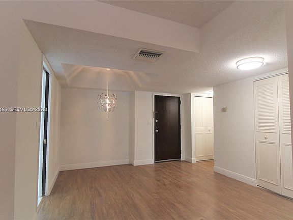 5th image of 3690 Inverrary Dr APT 3A