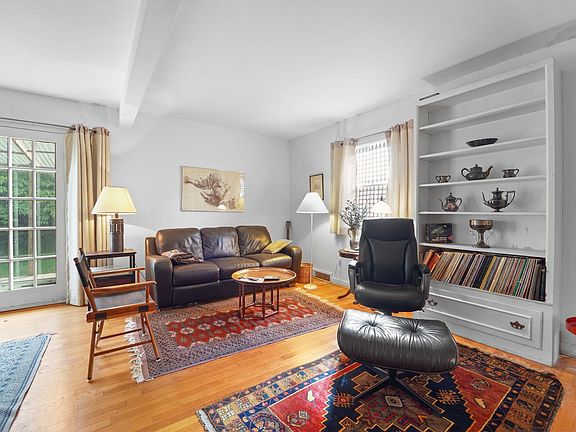 4th image of 308 Riverside Dr