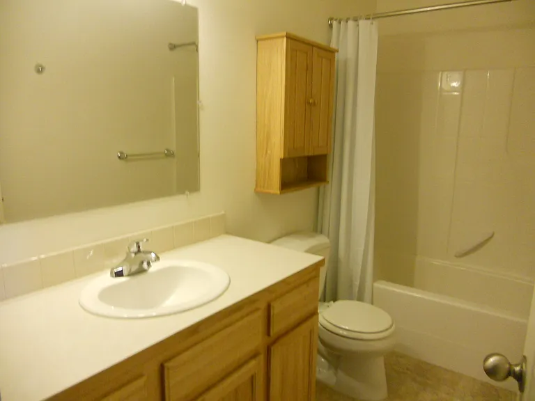 126 NE Lotus Ct — Photo 17
