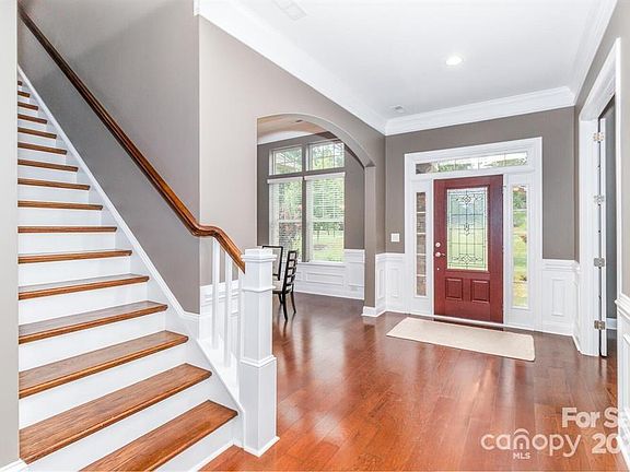 4th image of 4012 Crismark Dr
