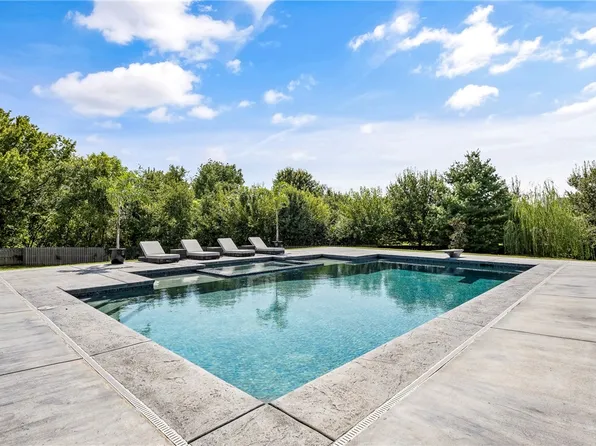 4017 Caerleon Cir, Bentonville, AR 72713