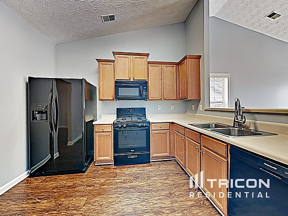 5th image of 1462 Wilshire Way