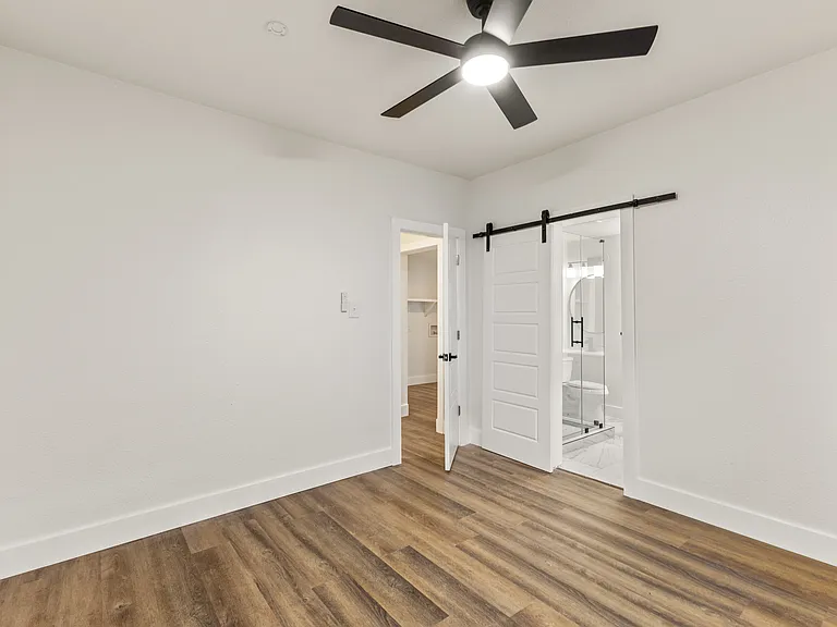 418 Lillian St — Photo 10