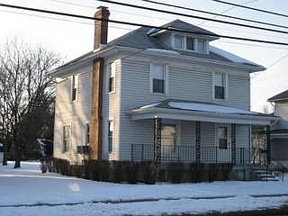 1st image of 609 N Main St