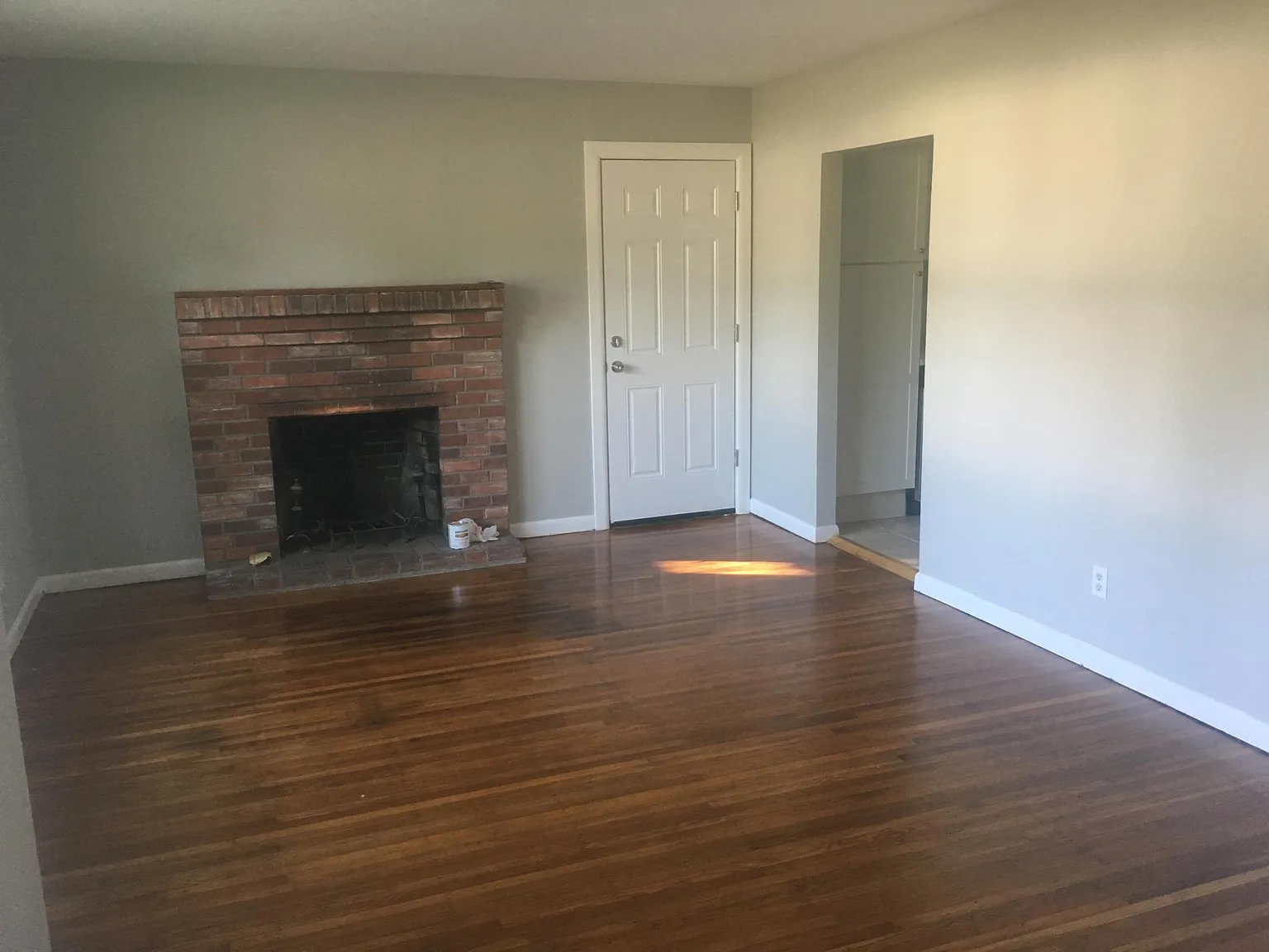 2 bed, 900 sqft, $2,300 — Photo 2