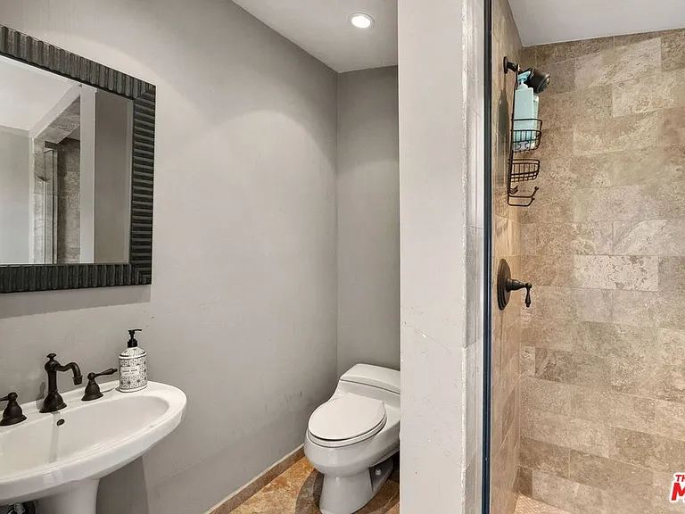 105 N Glenroy Ave — Photo 36