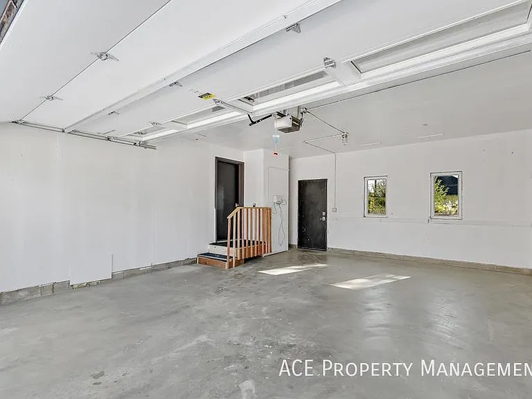 902 Dilger Ave — Photo 15