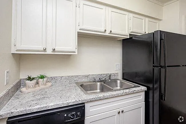 Devonshire Apartments — Photo 17