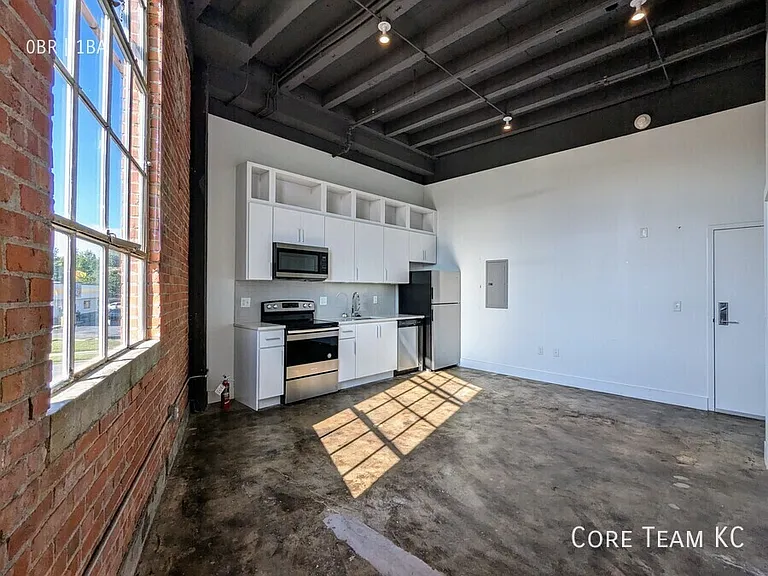 3200 Gillham Rd #212 — Photo 6