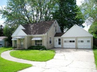 1136 Lime Kiln Rd, Green Bay, WI 54302