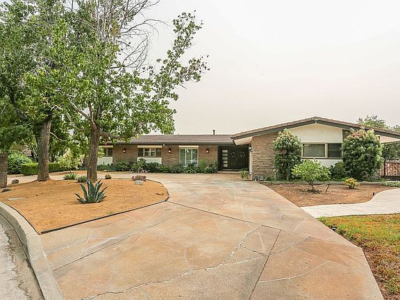 3rd image of 2373 Willow Dr