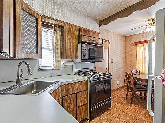5th image of 81-58 251st St