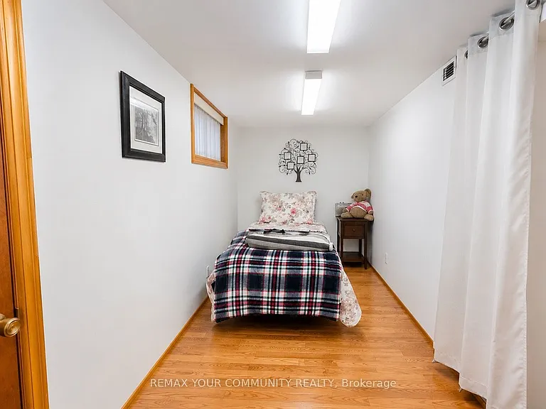 47 Cayuga Ave — Photo 5