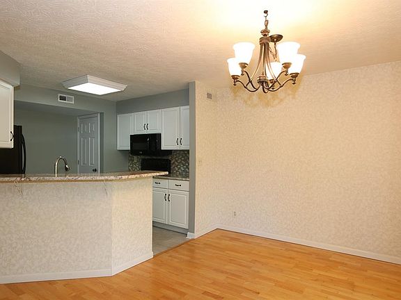 5th image of 2118 Castle Bar Ct Unit 203