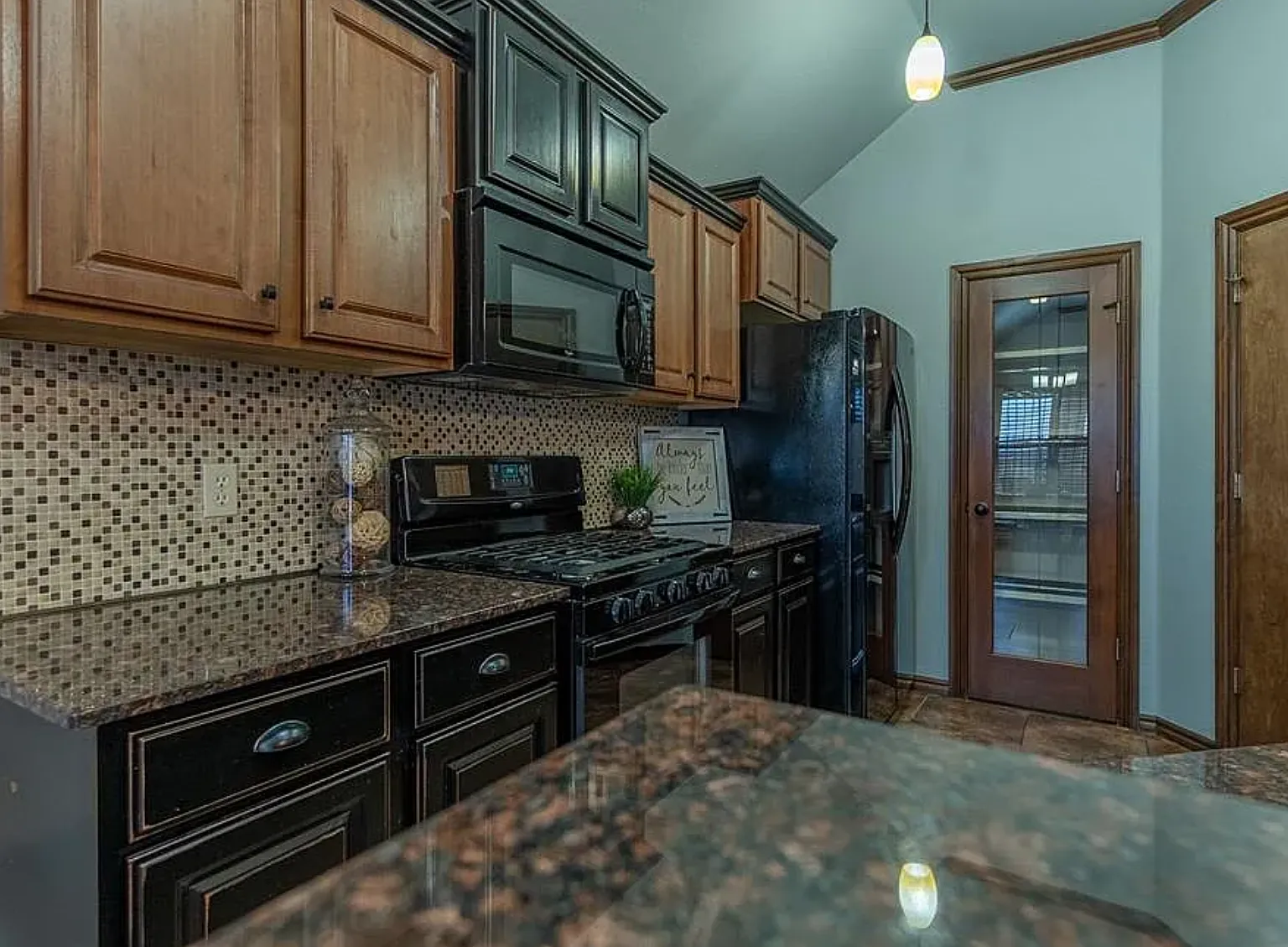 3 bed, 1455 sqft, $2,350 — Photo 4