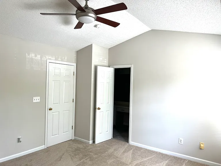 405 Gelderland Dr — Photo 6