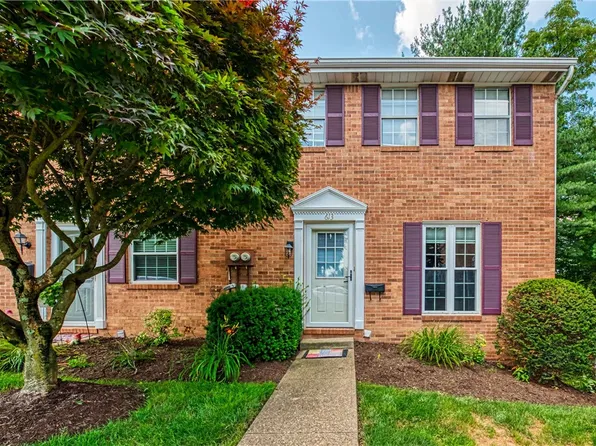 613 Newton Sq, Coraopolis, PA 15108