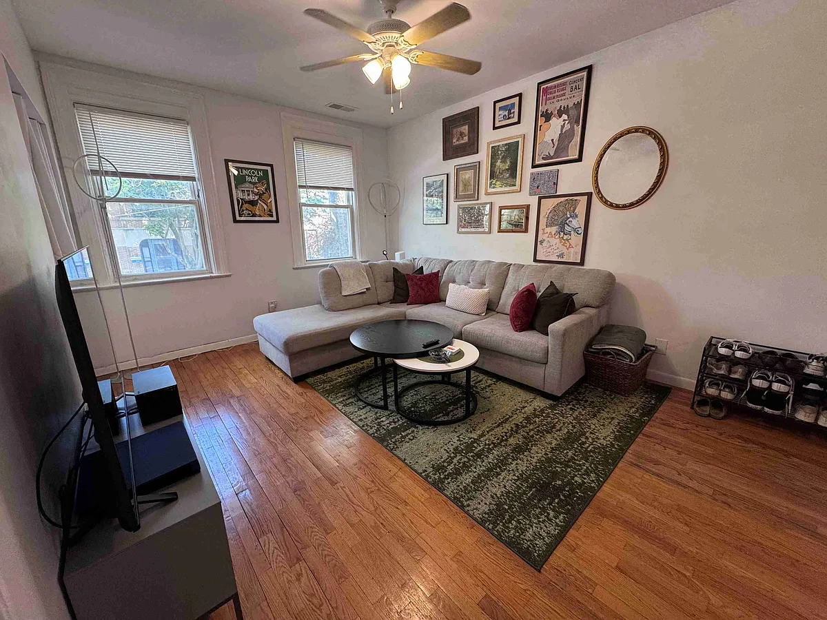 Building Photo - 1824 N Bissell St #2