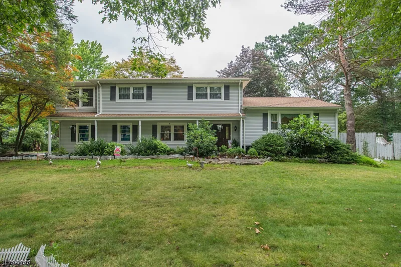 15 Camelot Way photo 1