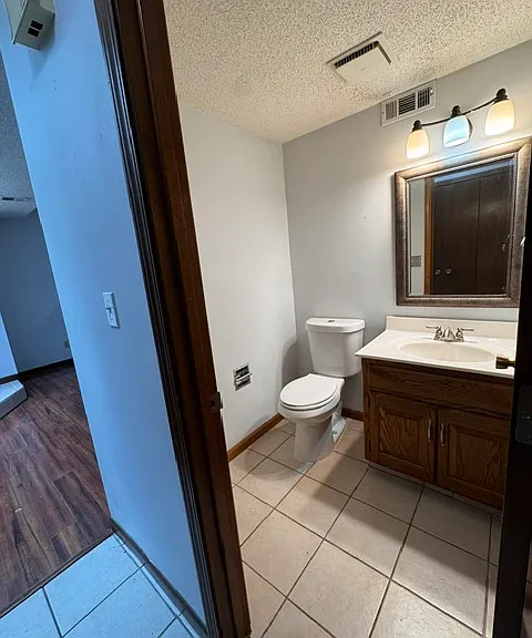2502 SW 30th St — Photo 8
