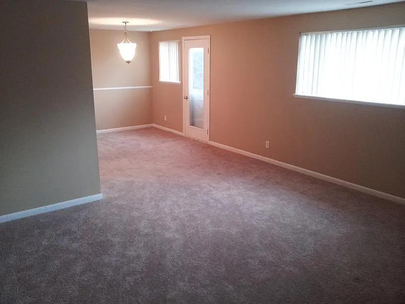 2 bed, 1.5 bath, 1100 sqft, $1,300 — Photo 2
