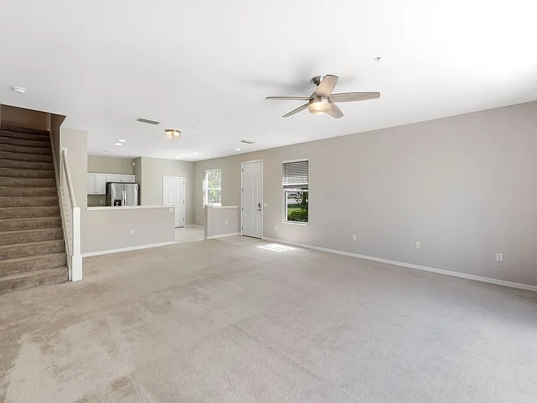 1088 Oxford Ln #48 — Photo 2
