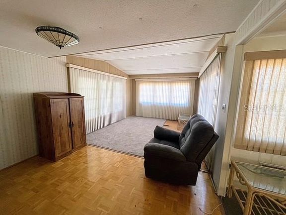 4th image of 821 Turf St