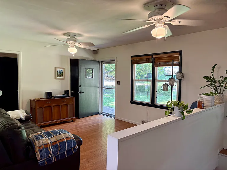 135 S Evergreen Ave — Photo 8