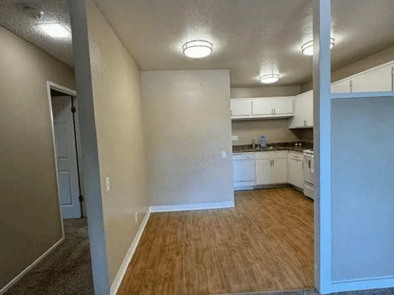 Hidden Creek Apartments — Photo 152