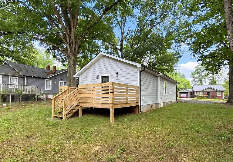 1013 Elm St — Photo 2