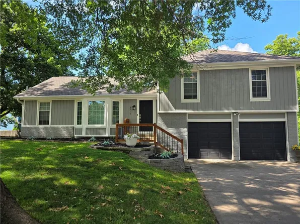 3710 NE Beechwood Dr, Lees Summit, MO 64064