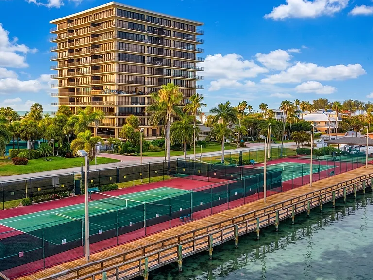 Bayshore Dr — Photo 31