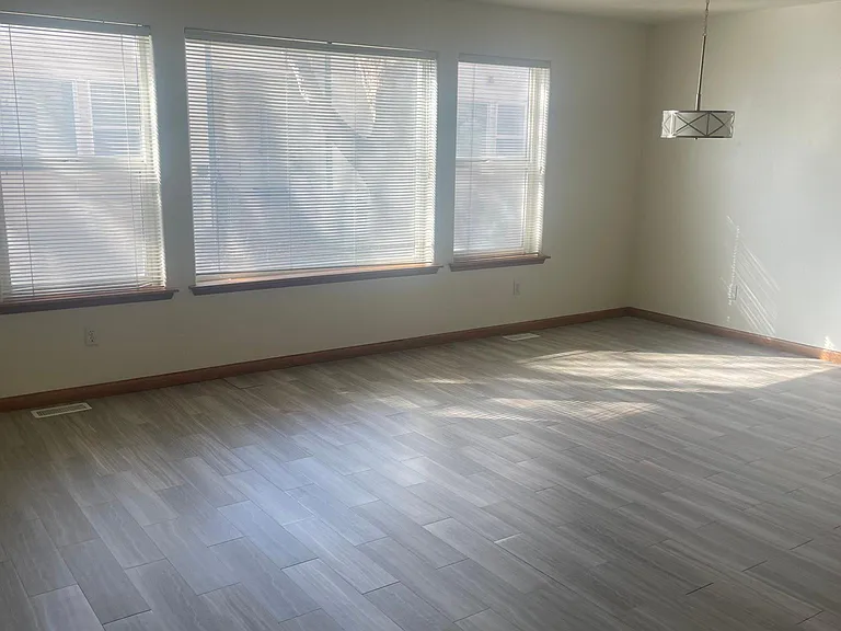 1420 S Skyline Dr — Photo 4