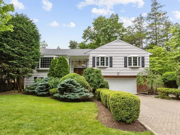 6 Hood Court, Hartsdale, NY 10530